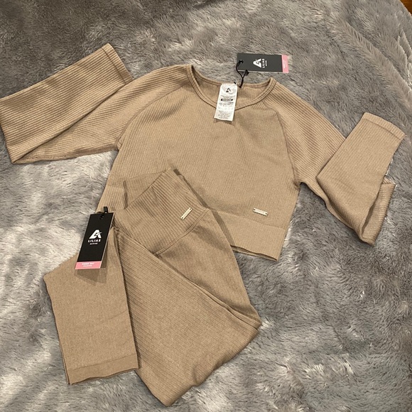 Lilia’s Active Ribbed Knit Set - Top and Pant - Size M & S - Picture 8 of 14